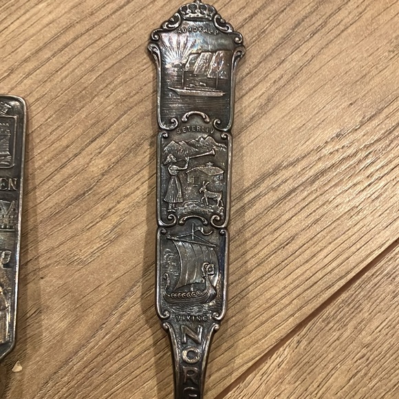 Bergen Collectors Spoons - Picture 3 of 4